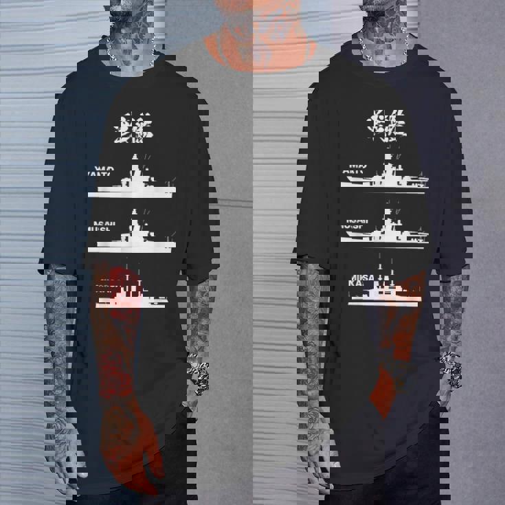 戦艦【大和 武蔵 三笠】軍艦 シルエット 日本 大日本帝国 海軍 帝国海軍 船 面白い ネタ 文字入り ウケ狙い Tシャツ 彼への贈り物