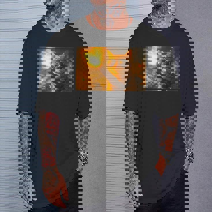 戦車砲身に猫と戦う愛国的な銃の権利 プロガン Tシャツ 彼への贈り物