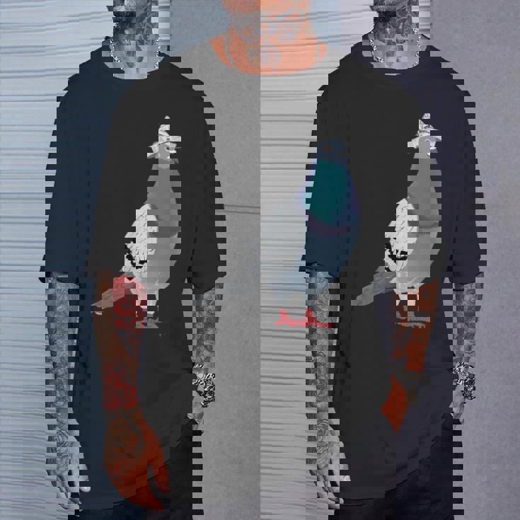 新聞帽子をかぶった鳩 Tシャツ 彼への贈り物