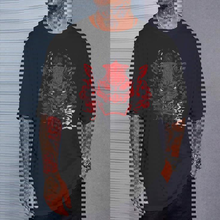 日本の伝統的な鬼の仮面日本の漢字アート Tシャツ 彼への贈り物