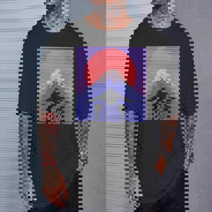 日本の相撲力士は、日本のマワシで 富士山の美学 Tシャツ 彼への贈り物