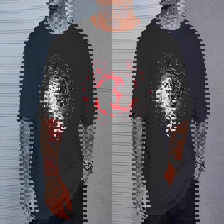 日本の陰陽鯉のアート。 Tシャツ 彼への贈り物