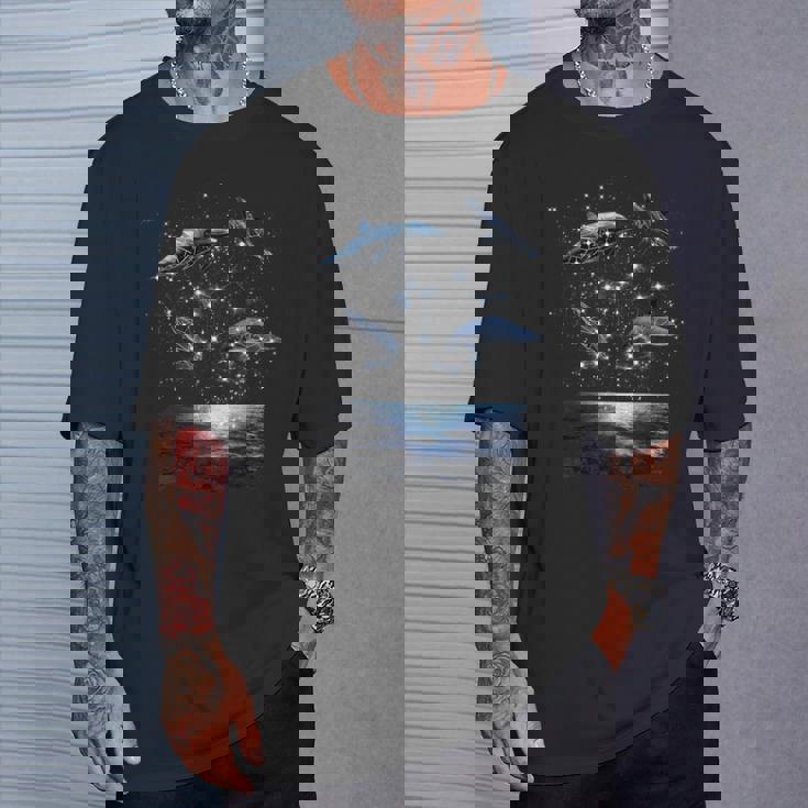 星座イルカ、天体宇宙銀河イルカ Tシャツ 彼への贈り物