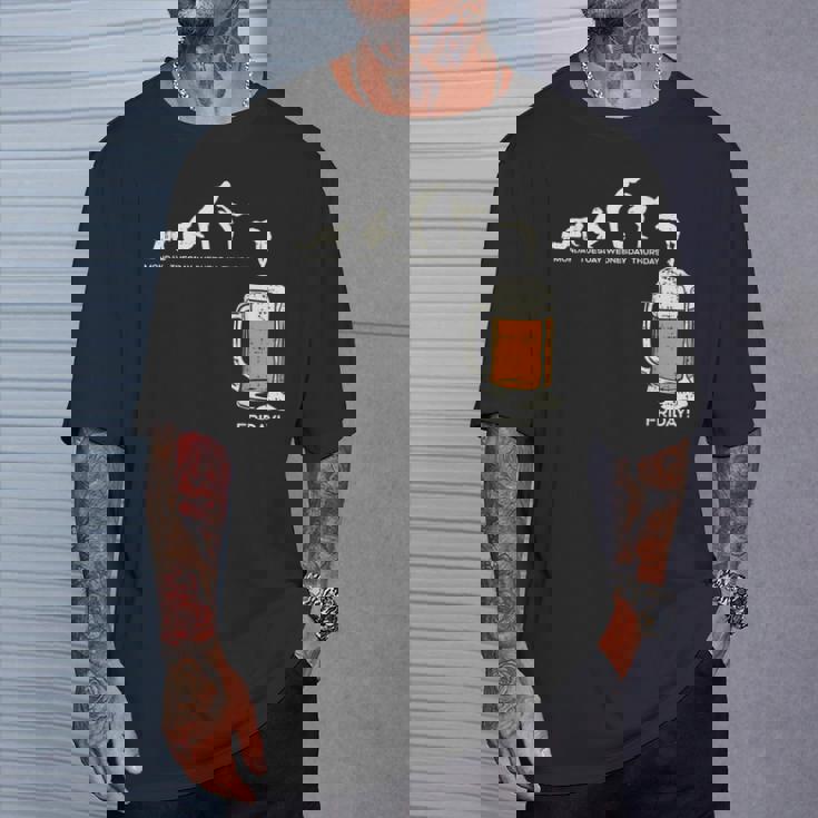 月曜日から金曜日のビールのおかしい仕事の週の飲むチームのギフトへの月曜日 Tシャツ 彼への贈り物