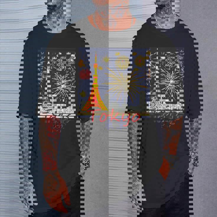 東京 東京タワーと花火大会 日本 漢字 By Kana Kanjin Tシャツ 彼への贈り物