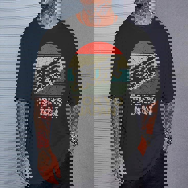 東京ジャパン 漢字 円形 レトロ サンセット Tシャツ 彼への贈り物