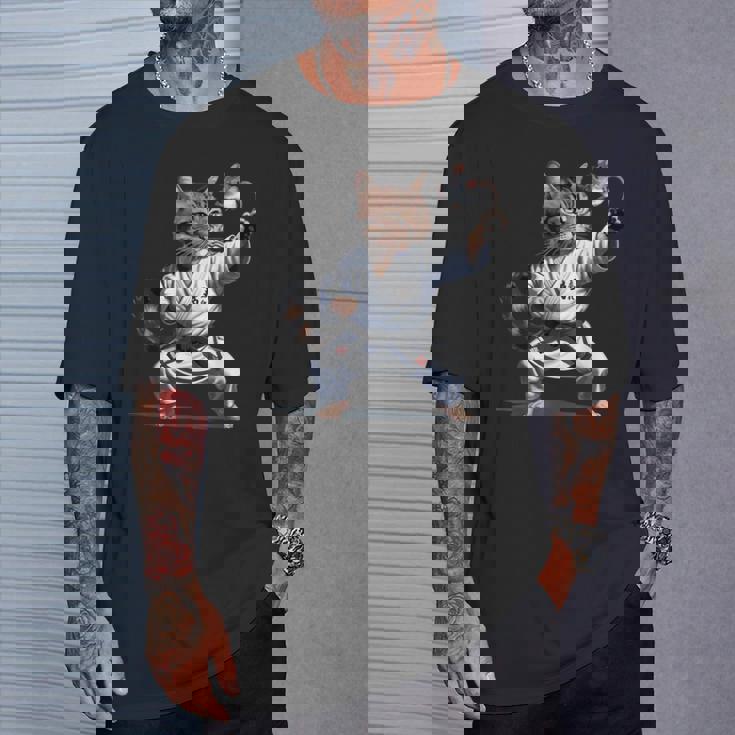 格闘技 猫 空手 黒帯 おもしろ戦闘機 Tシャツ 彼への贈り物