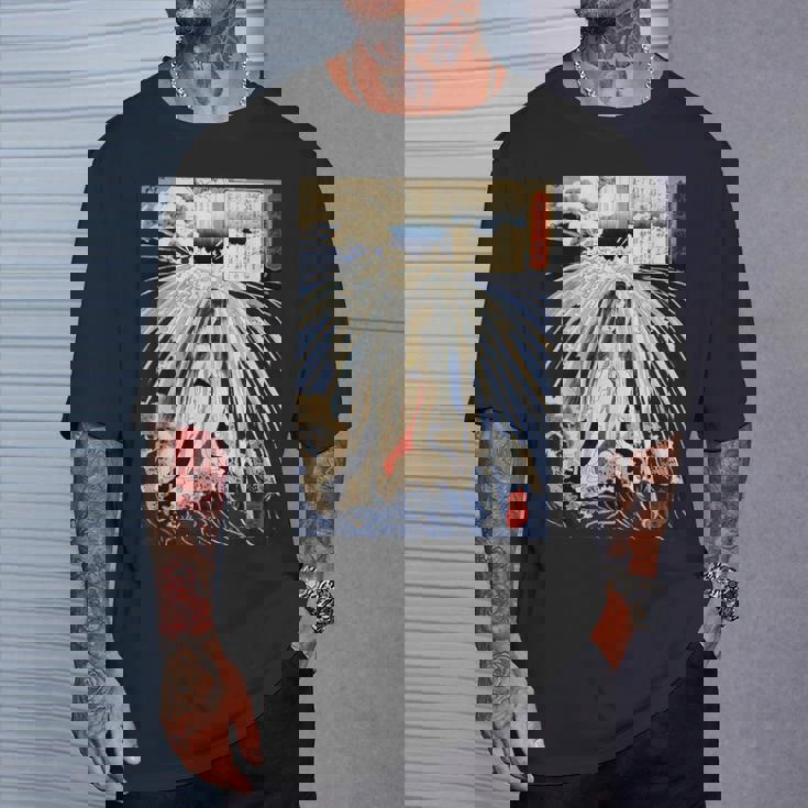 歌川国芳作 塔ノ沢の滝の下の初花 Tシャツ 彼への贈り物