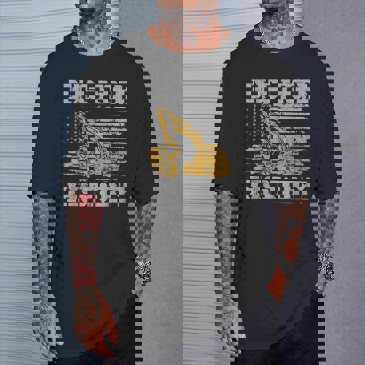 歴史を掘り起こす Tシャツ 彼への贈り物