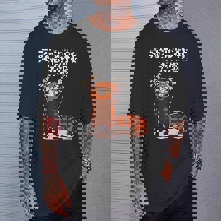 死ぬこと以外はかすり傷 レッサーパンダ 面白い 文字入り メンズ おもしろ 服 オリジナル おもしろグッズ 文字 Tシャツ 彼への贈り物