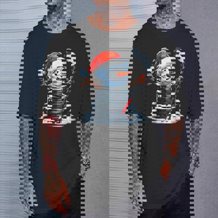 漫画 アイスホッケーパック 雪だるま サンタ帽子付き クリスマス Tシャツ 彼への贈り物