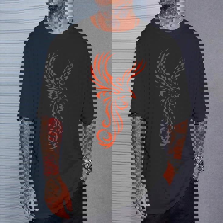 灰のタトゥー部族のモチーフから素晴らしいフェニックス。 Tシャツ 彼への贈り物