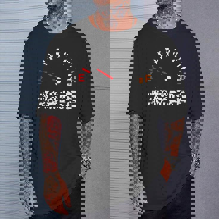 燃料は酒 ネタ 酒好き お酒好き ビール好き 日本酒好き ハイボール好き ジョーク 酒カス 酒呑み おもしろ Tシャツ 彼への贈り物