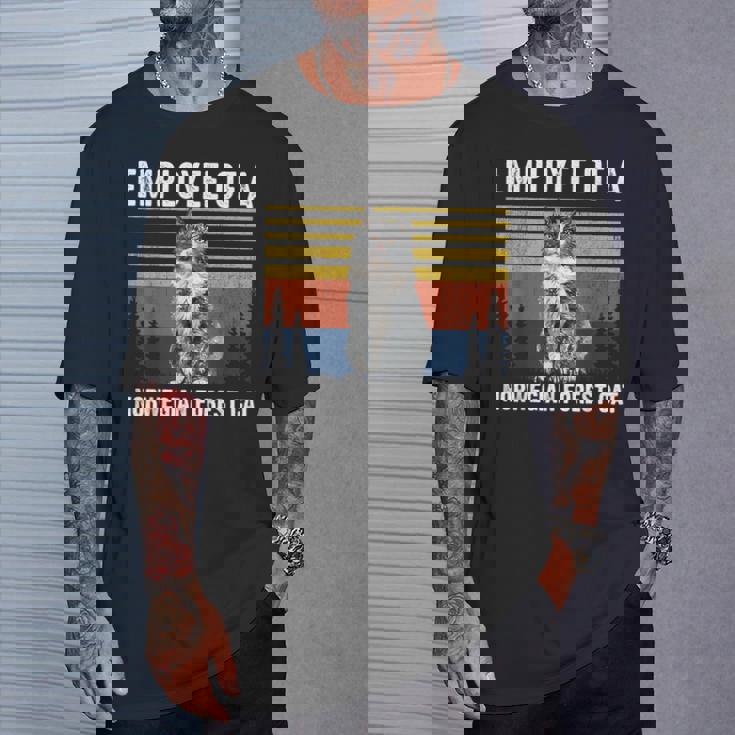 猫 ノルウェージャンフォレストキャットの社員 Tシャツ 彼への贈り物