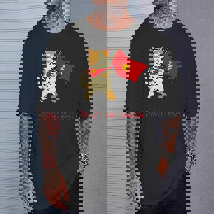 猫 ベトナム国旗 キティ おもしろギフト ブラック Tシャツ 彼への贈り物