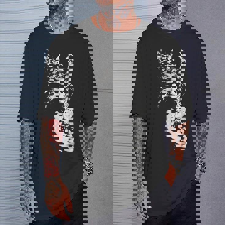 猫がギターベースを弾く Tシャツ 彼への贈り物