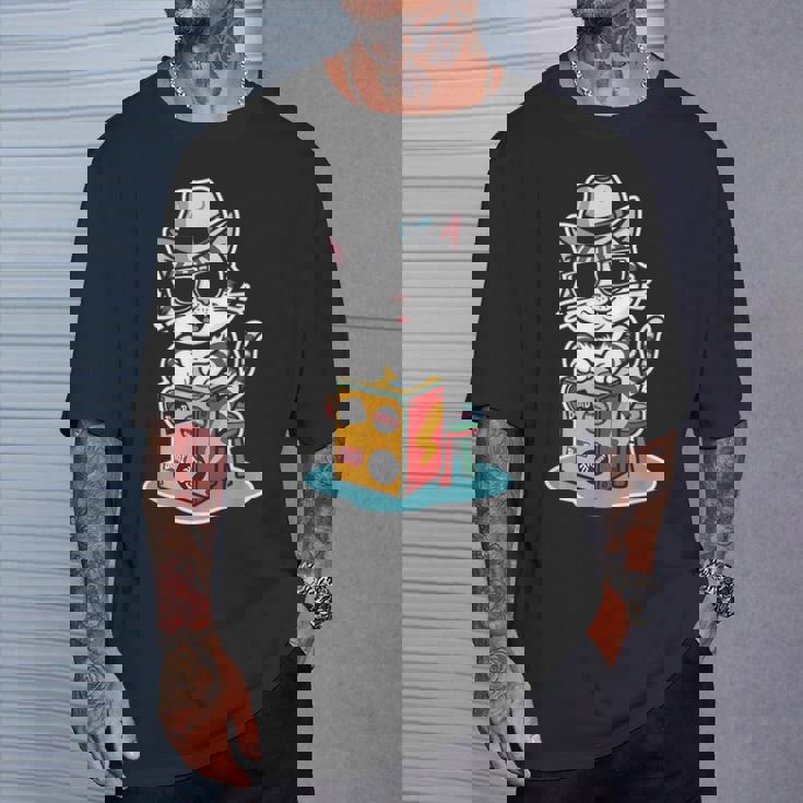 猫が奏でるカホン楽器 Tシャツ 彼への贈り物