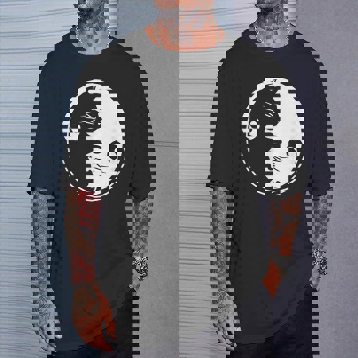 猫の陰陽相互接続 Tシャツ 彼への贈り物