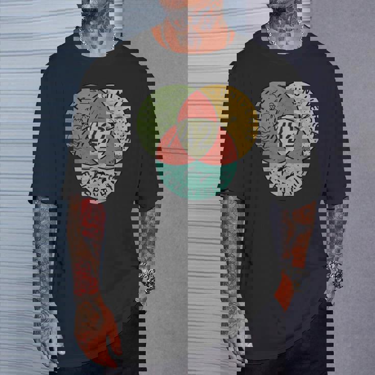 生命、宇宙、そしてすべてに対する42の答え Tシャツ 彼への贈り物