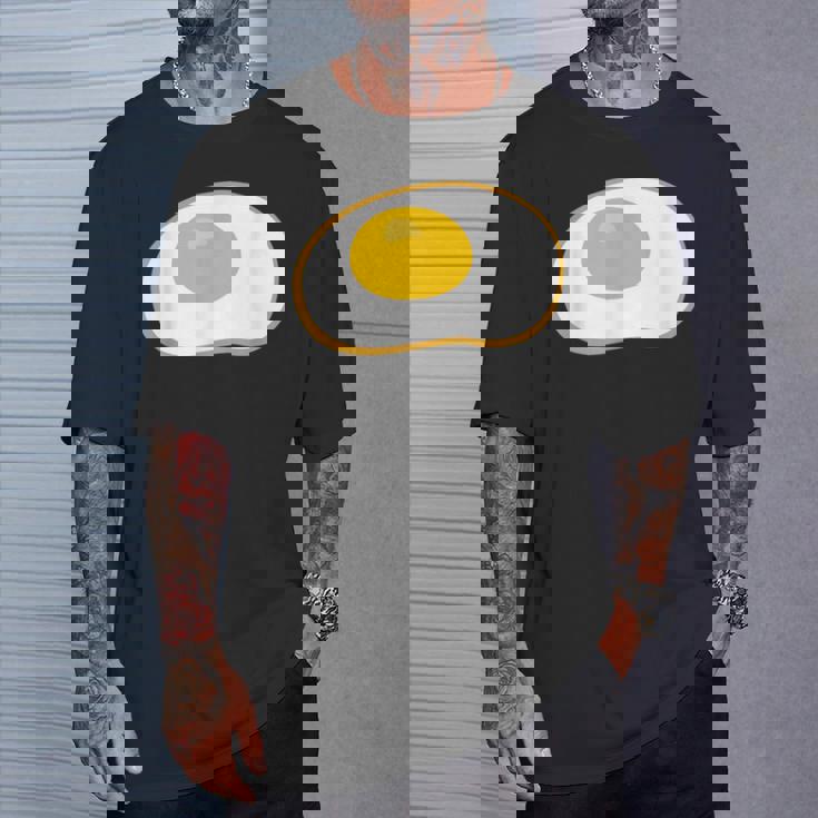 目玉焼き 漫画 カワイイ オタク ブランチ 料理 面白い Tシャツ 彼への贈り物