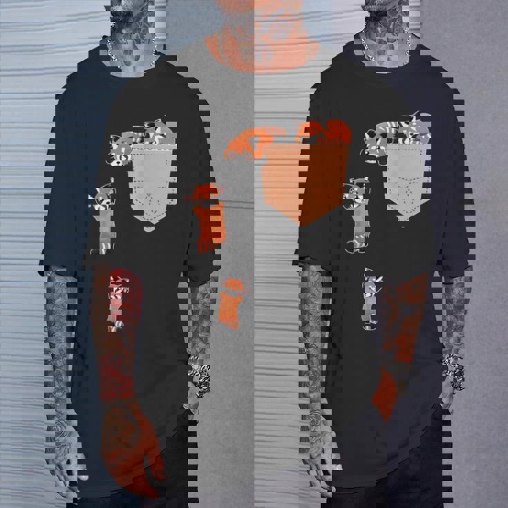 私のポケットファニーで家族のレッドパンダ Tシャツ 彼への贈り物