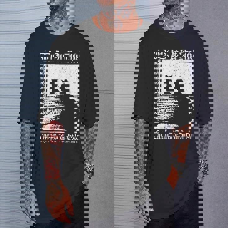 私はそうは思わないから黒猫は哲学者じゃない Tシャツ 彼への贈り物