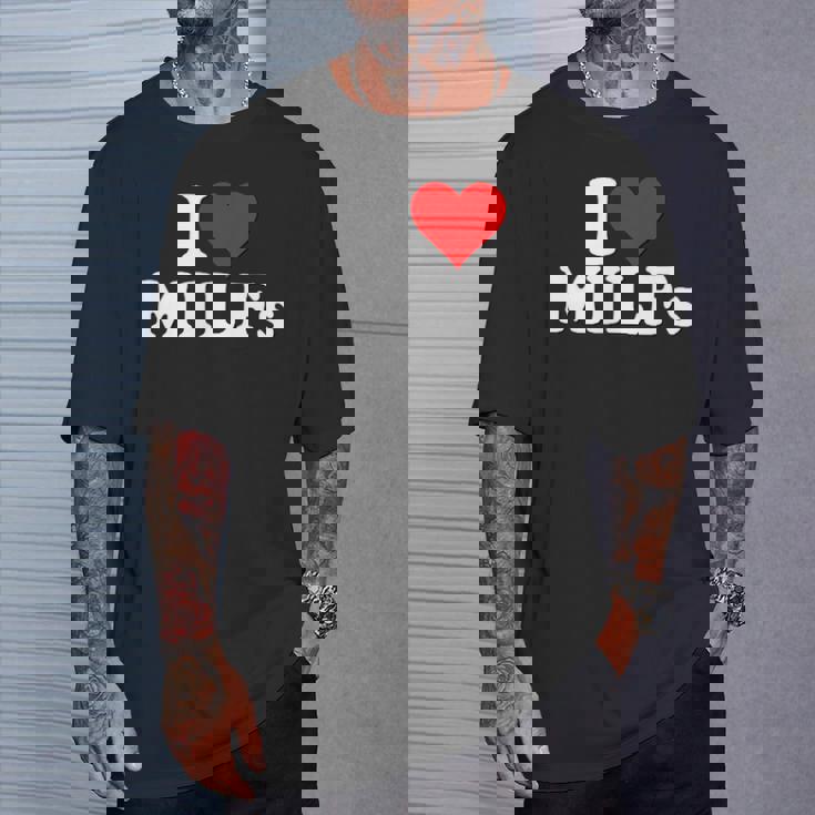 私は熟女が大好きです熟女が大好きです Tシャツ 彼への贈り物