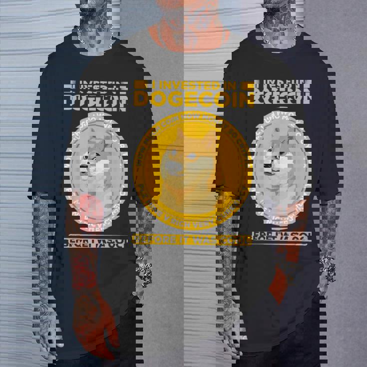 私は面白い暗号通貨のユーモアの前にドージコインに投資しました Tシャツ 彼への贈り物