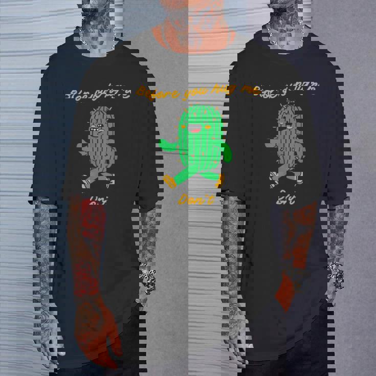 私を抱きしめる前にしないでください Tシャツ 彼への贈り物