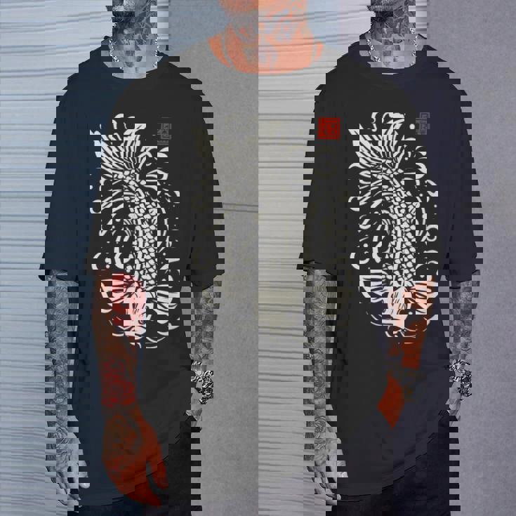 穏やかな鯉 日本禅芸術 平和な水庭鯉 Tシャツ 彼への贈り物