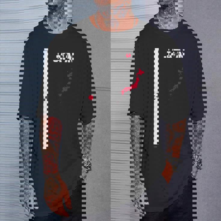 縦型日本国旗、文字「Japan」&シルエットマップ Tシャツ 彼への贈り物