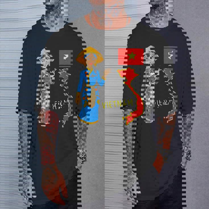 美しい笑顔のベトナムの女の子、旗とベトナムの地図 Tシャツ 彼への贈り物