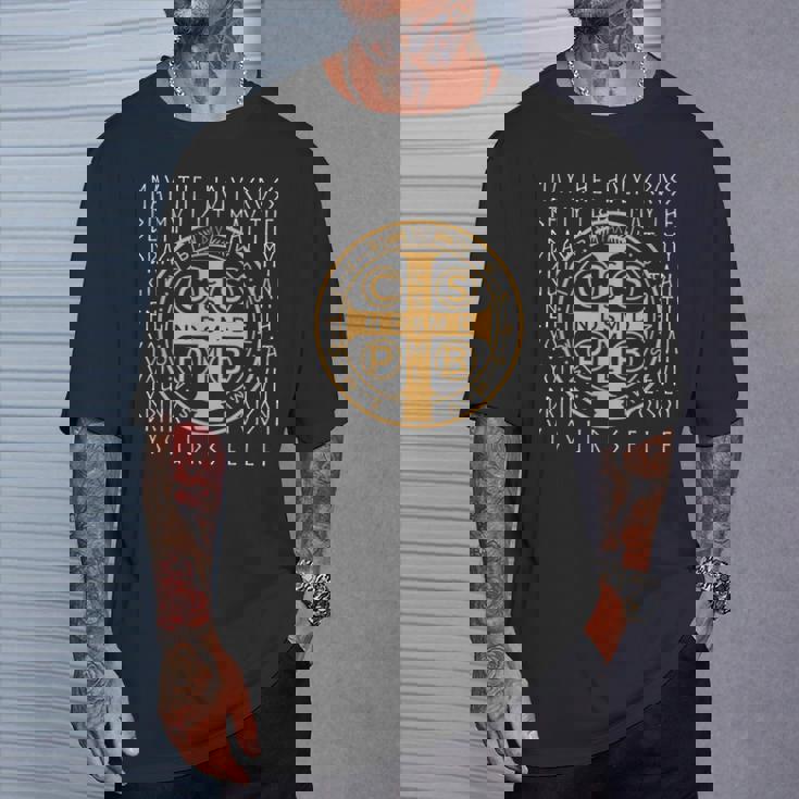 聖ベネディクト勲章 キリスト教の祈り Tシャツ 彼への贈り物