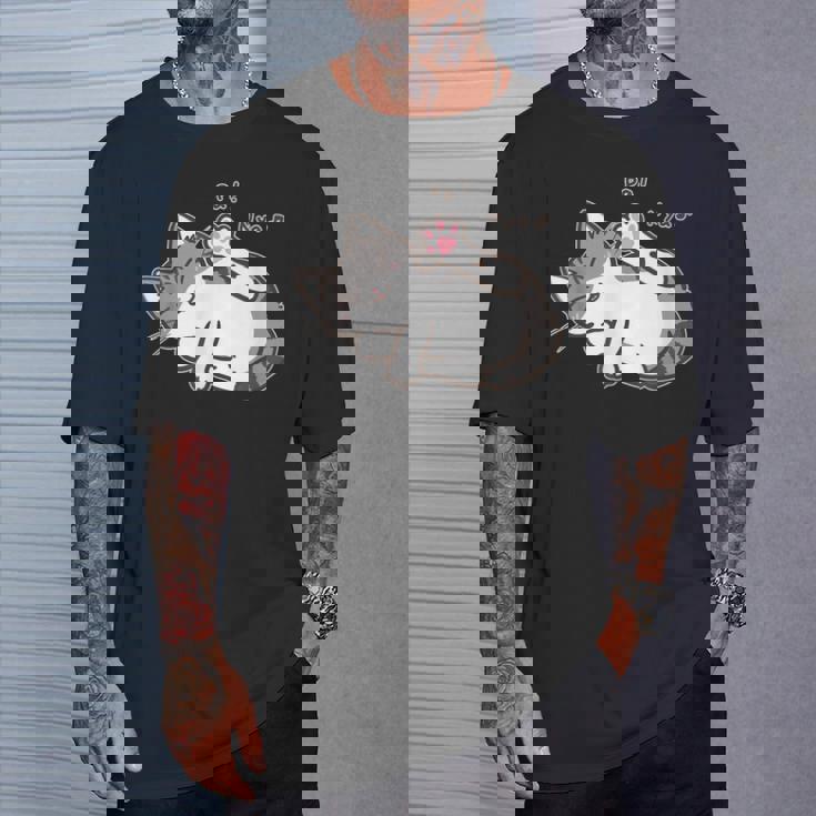 肉球を見せる猫ちゃん キジ白猫 猫好き 動物 かわいい おもしろ ネタ Tシャツ 彼への贈り物