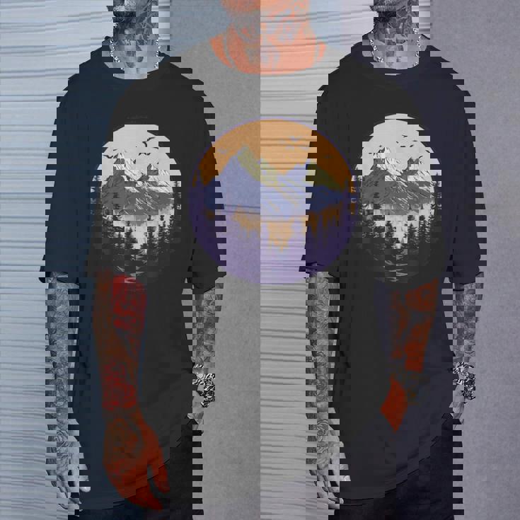 自然の中でのハイキング、ハイキング Tシャツ 彼への贈り物