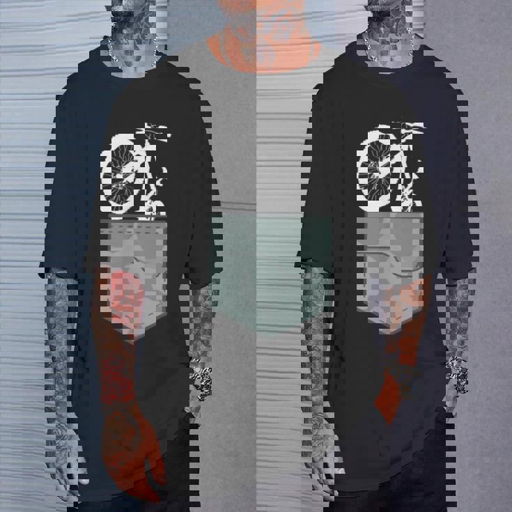 自転車チェストポケットバッグ 迷彩柄 マウンテンバイクギフト Tシャツ 彼への贈り物