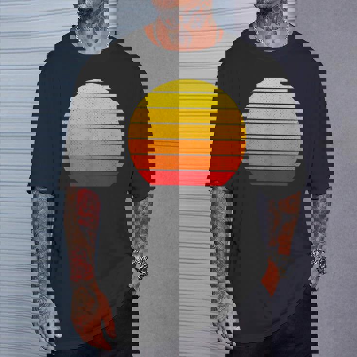 色の縞模様 Tシャツ 彼への贈り物