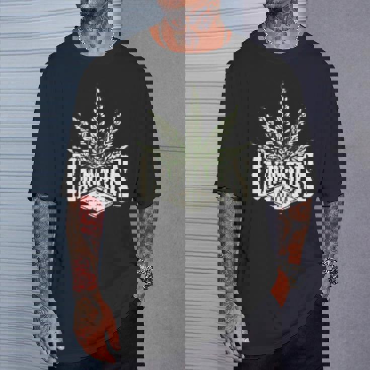 草 草 草 マリファナ Thc ポット 大麻 ナチュラル 4 Tシャツ 彼への贈り物