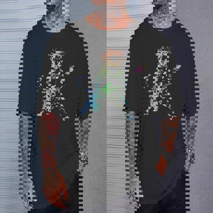 虹色グラデーションの猫のギターデザイン Tシャツ 彼への贈り物