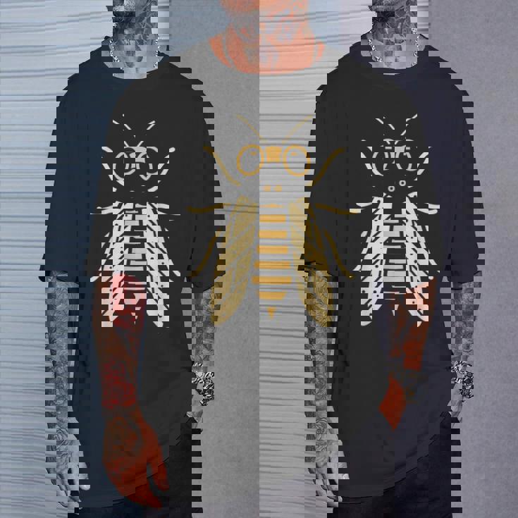 蝉のユーモア シンプルでかわいいミニマリストの昆虫 蝉 Tシャツ 彼への贈り物