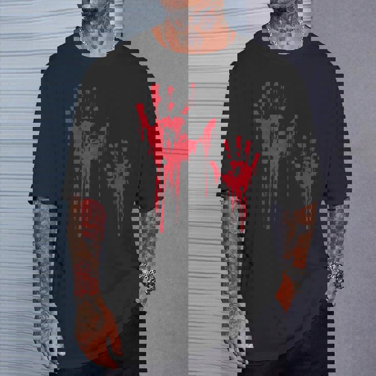 血のスプラッターハロウィーンのゾンビの犠牲者 Tシャツ 彼への贈り物