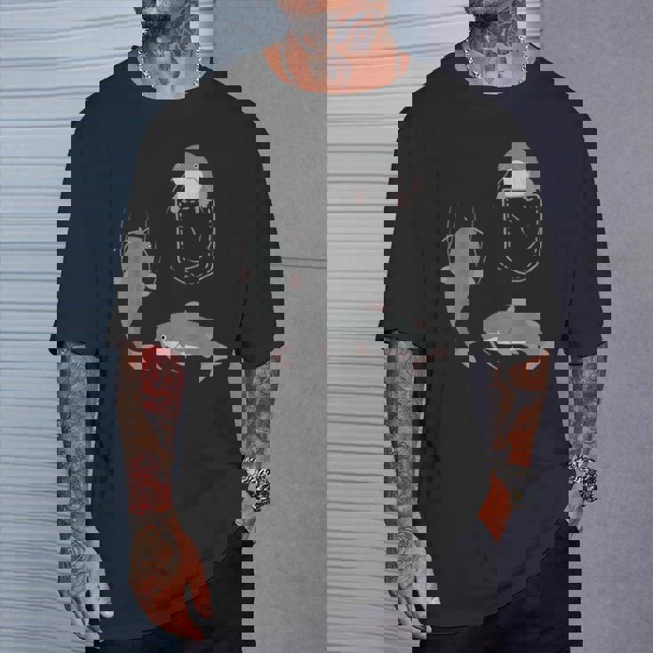 袋に入った魚 ナマズ Tシャツ 彼への贈り物