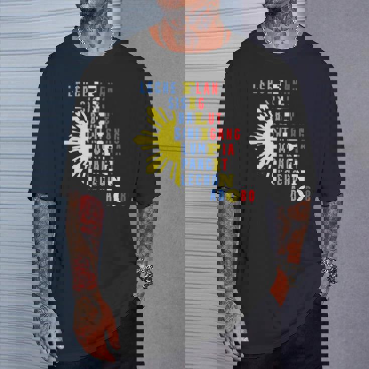 誇り高いフィリピン人のための有名な食べ物 フィリピンのデザイン Tシャツ 彼への贈り物