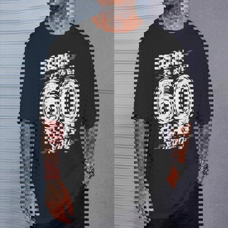 還暦祝い 旅行好き 父 母 男性 女性 60歳 レトロ おしゃれ 文字デザイン Born To Travel Tシャツ 彼への贈り物