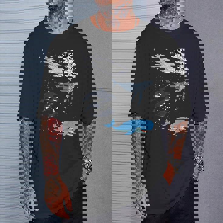 銀河 宇宙 ジンベエザメ シロイルカ ザトウクジラ 海洋 オルカ クジラ Tシャツ 彼への贈り物