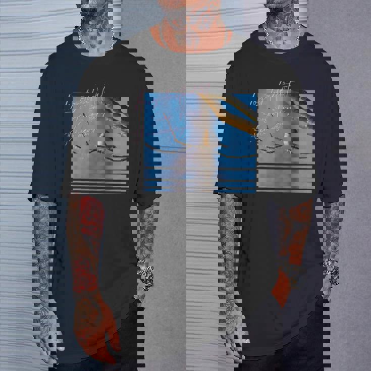 雪の妖精 北海道 日本の小鳥 青空 写真 Tシャツ 彼への贈り物