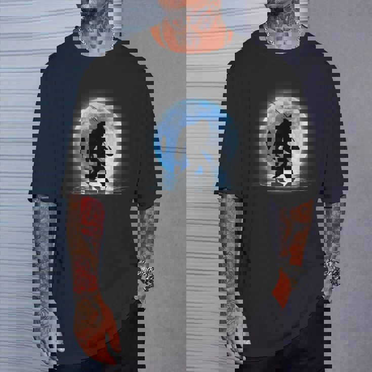 面白いtシャツ 釣りバカ 青い月と釣り人 メンズ おもしろ 面白い 服 オリジナル 海釣り 川釣り ビッグフット ネタ Tシャツ 彼への贈り物