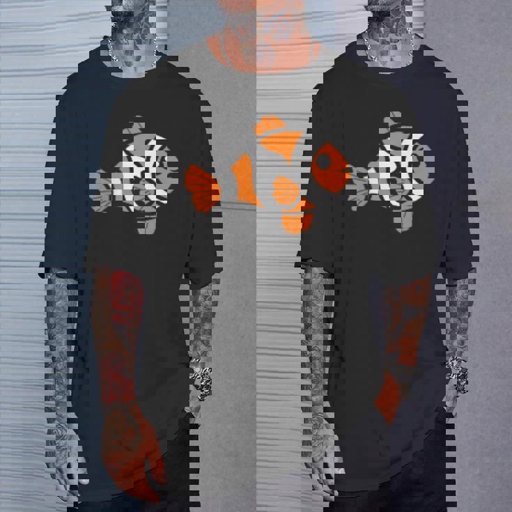 面白いカクレクマノミ シンプルで小さいかわいいカクレクマノミ Tシャツ 彼への贈り物