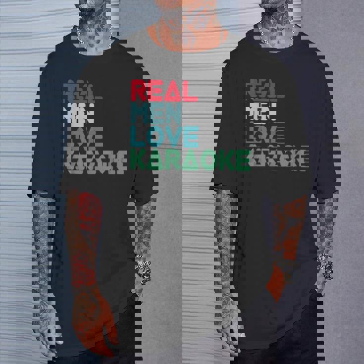 面白いカラオケ格言デザイン カラオケ バー カラオケ歌手 Tシャツ 彼への贈り物