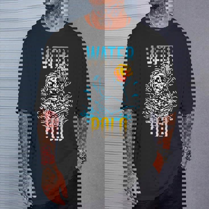 面白いスケルトン水球スポーツファン漫画スタイル Tシャツ 彼への贈り物